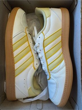 adidas Breaknet Sleek- White & Olive